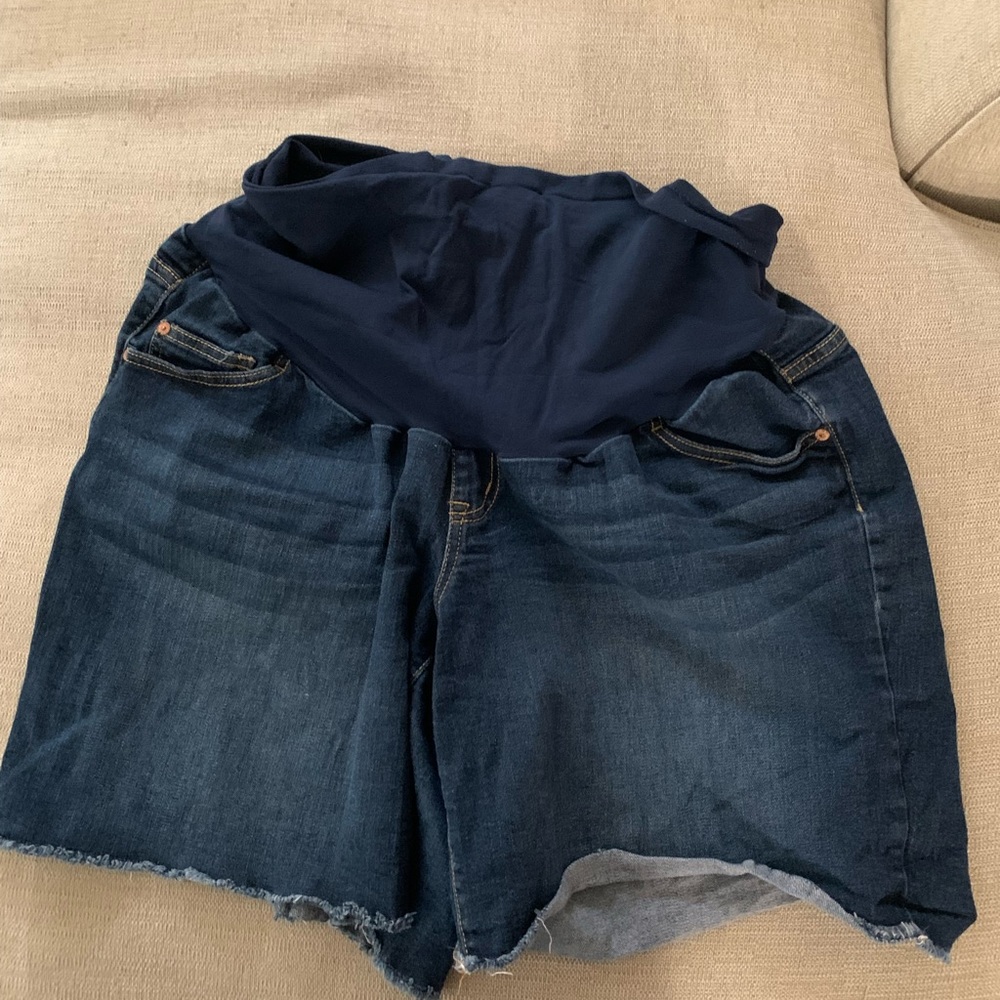 Full panel maturity jean shorts